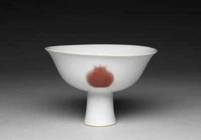 图片[2]-Stem bowl with underglaze-copper red decoration of three fruits, Hsuan-te reign (1426-1435), Ming dynasty-China Archive